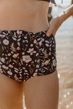 Load image into Gallery viewer, Ruffle Bottom - Classic Black
